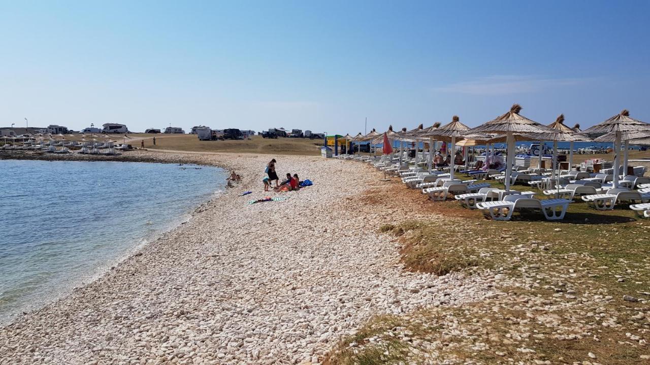 Apartmani Sunce I More Premantura Exterior foto